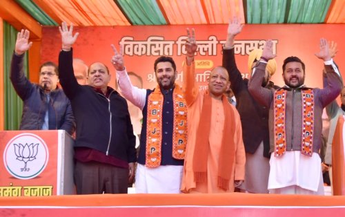 उत्तर प्रदेश के मुख्यमंत्री योगी आदित्यनाथ जी 28 जनवरी, 2025 को दिल्ली विधान सभा राजेंद्र नगर में जनसभा को सम्बोधित करते हुए।