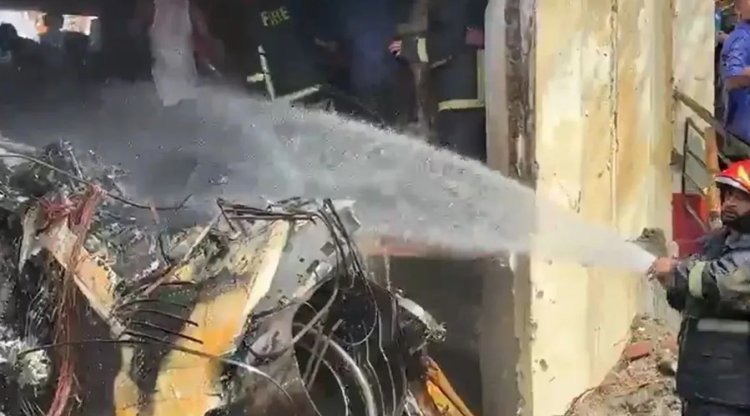 बांग्लादेश में बड़ा हादसा: स्कूल में घुसा लड़ाकू विमान, 1 की मौत, कई घायल | रेस्क्यू जारी