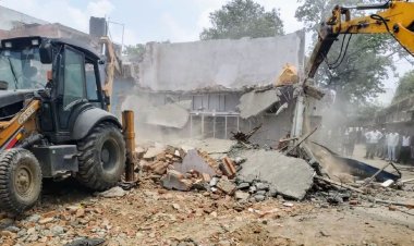 लखनऊ में अवैध निर्माण पर बड़ी कार्रवाई, कई इमारतें सील