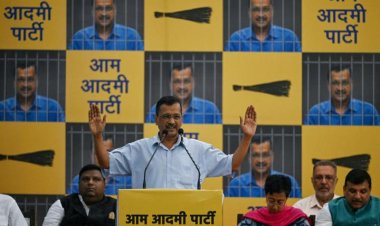आम आदमी पार्टी में बड़ी टूट, दो तिहाई सांसदों के भाजपा में शामिल