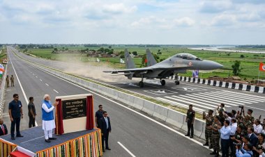 प्रधानमंत्री नरेंद्र मोदी ने किया गंगा एक्सप्रेसवे का लोकार्पण, आपात स्थिति में वायुसेना के विमान भी उतर सकेंगे