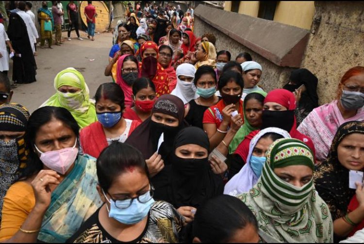 पश्चिम बंगाल चुनाव 2026: 11 बजे तक करीब 40% मतदान, आरजी कर पीड़िता के पिता ने लगाए गंभीर आरोप