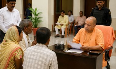 मुख्यमंत्री योगी आदित्यनाथ ने जनता दर्शन में सुनी फरियादियों की समस्याएं, अधिकारियों को दिए सख्त निर्देश
