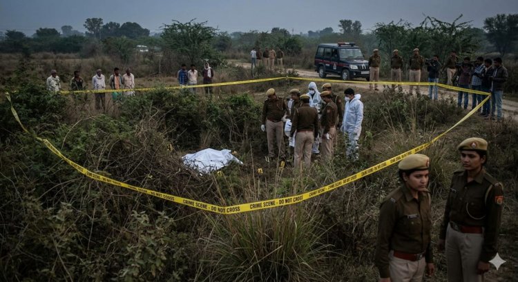 बाराबंकी में झाड़ियों में मिला युवती का शव, दुष्कर्म के बाद हत्या की आशंका, जांच में जुटी पुलिस