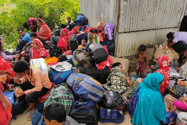 सीमा पर जुटे घुसपैठियों से बढ़ी चिंता ...