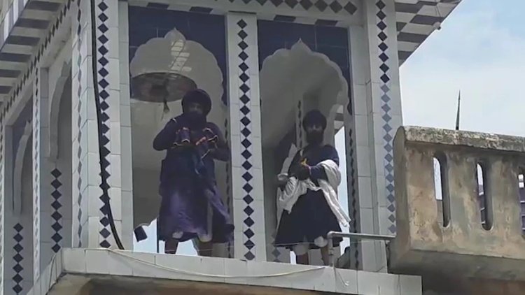 हथियारबंद निहंगों के कब्जे से बढ़ा तनाव