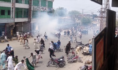 पीओके में बवाल! प्रदर्शनकारियों पर चली गोलियां