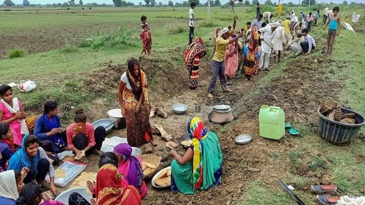 अब देश में न्यूनतम 300 रुपये प्रतिदिन मिलेंगे