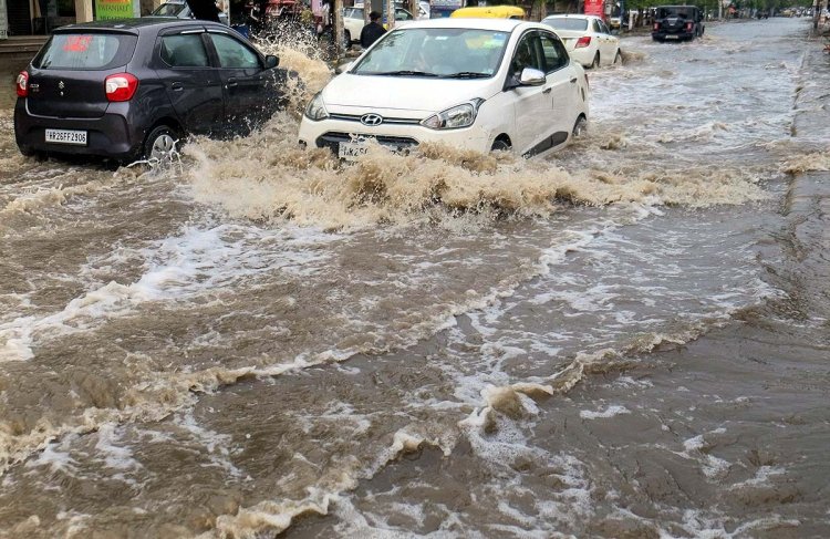 दिल्ली में बादल, फिर भी बारिश क्यों नहीं