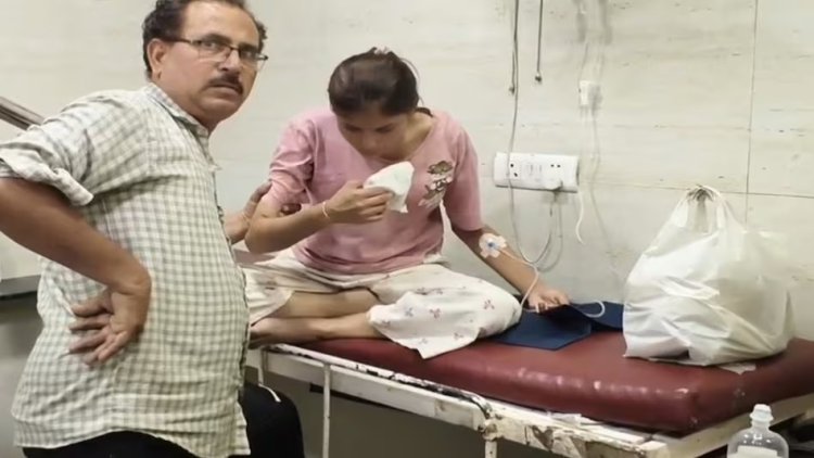 हापुड़ में सीलबंद पानी की बोतल पीते ही युवती की हालत बिगड़ी