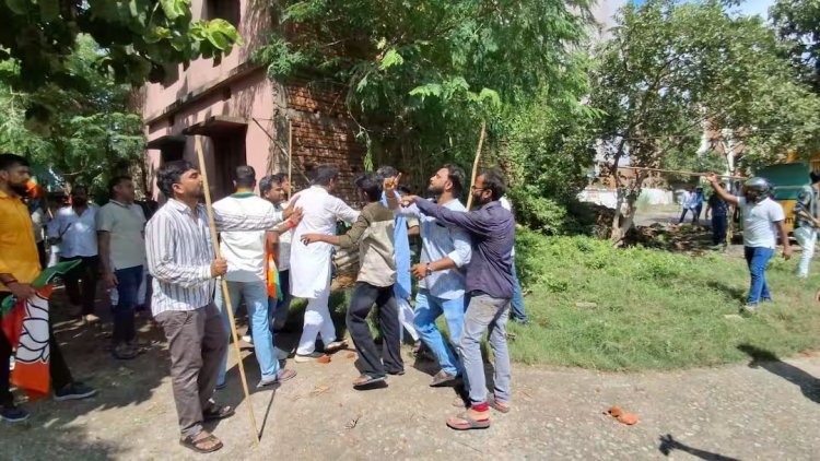 पटना में BJP-कांग्रेस भिड़े! लाठी-डंडे चले, कई घायल
