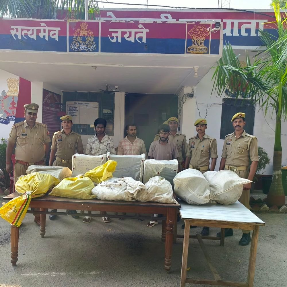 हैंसी बाजार में चोरी का खुलासा:तीन आरोपी गिरफ्तार, भारी मात्रा में इलेक्ट्रॉनिक सामान और तीन एंड्रॉयड मोबाइल बरामद
