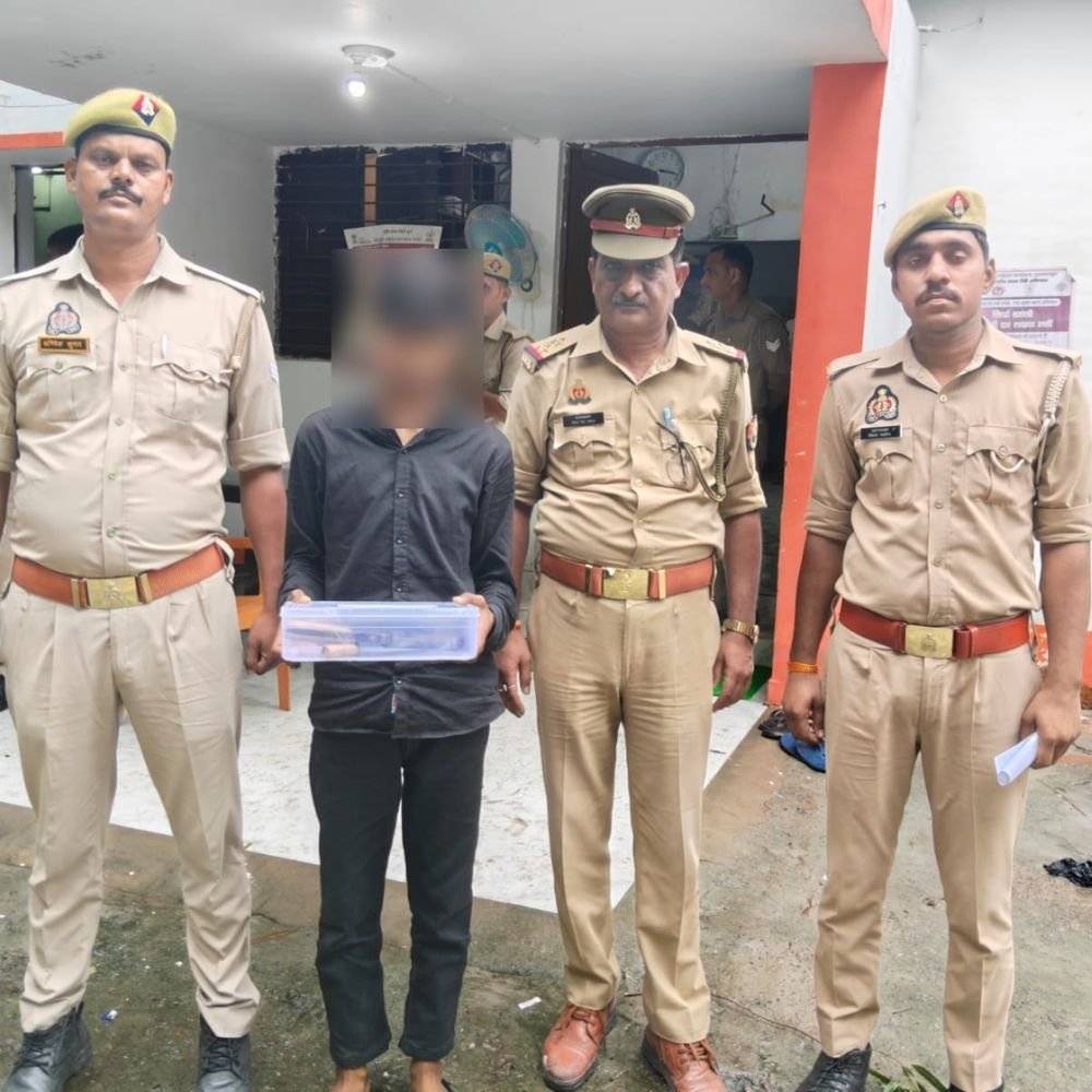 सुल्तानपुर में फायरिंग के मामले में एक आरोपी गिरफ्तार:12 बोर का तमंचा और कारतूस बरामद, 2 आरोपियों पर 25-25 हजार का इनाम