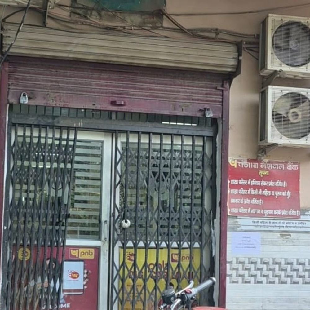 अलीगढ़ में छुट्टी के दिन भी खुले बैंक:जानकारी न होने से कम कस्टमर ही पहुंचे, 28 सितंबर से हड़ताल