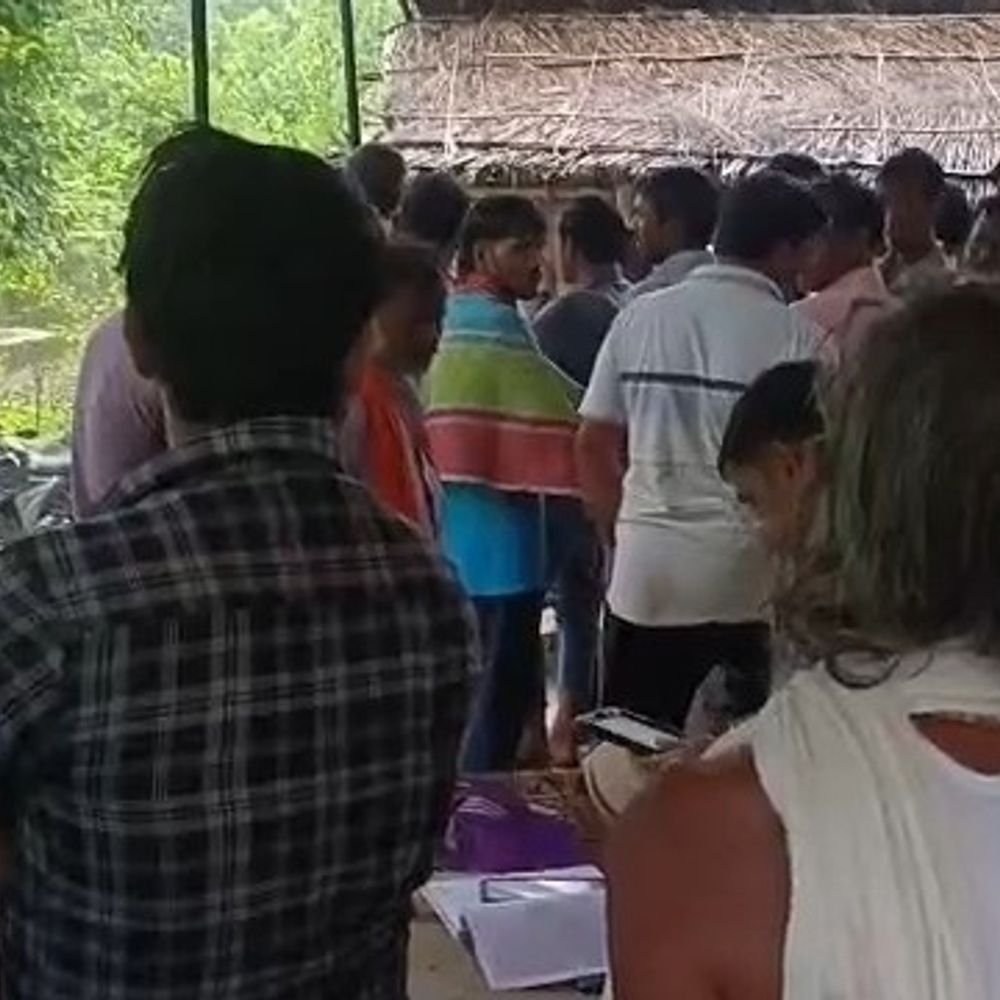 पुराने ठाकुरद्वारा से राधा-कृष्ण की कीमती मूर्ति चोरी:पुलिस जांच में जुटी, डायल 112 पर सूचना के बाद टीम मौके पर पहुंची, पुजारी से पूछताछ
