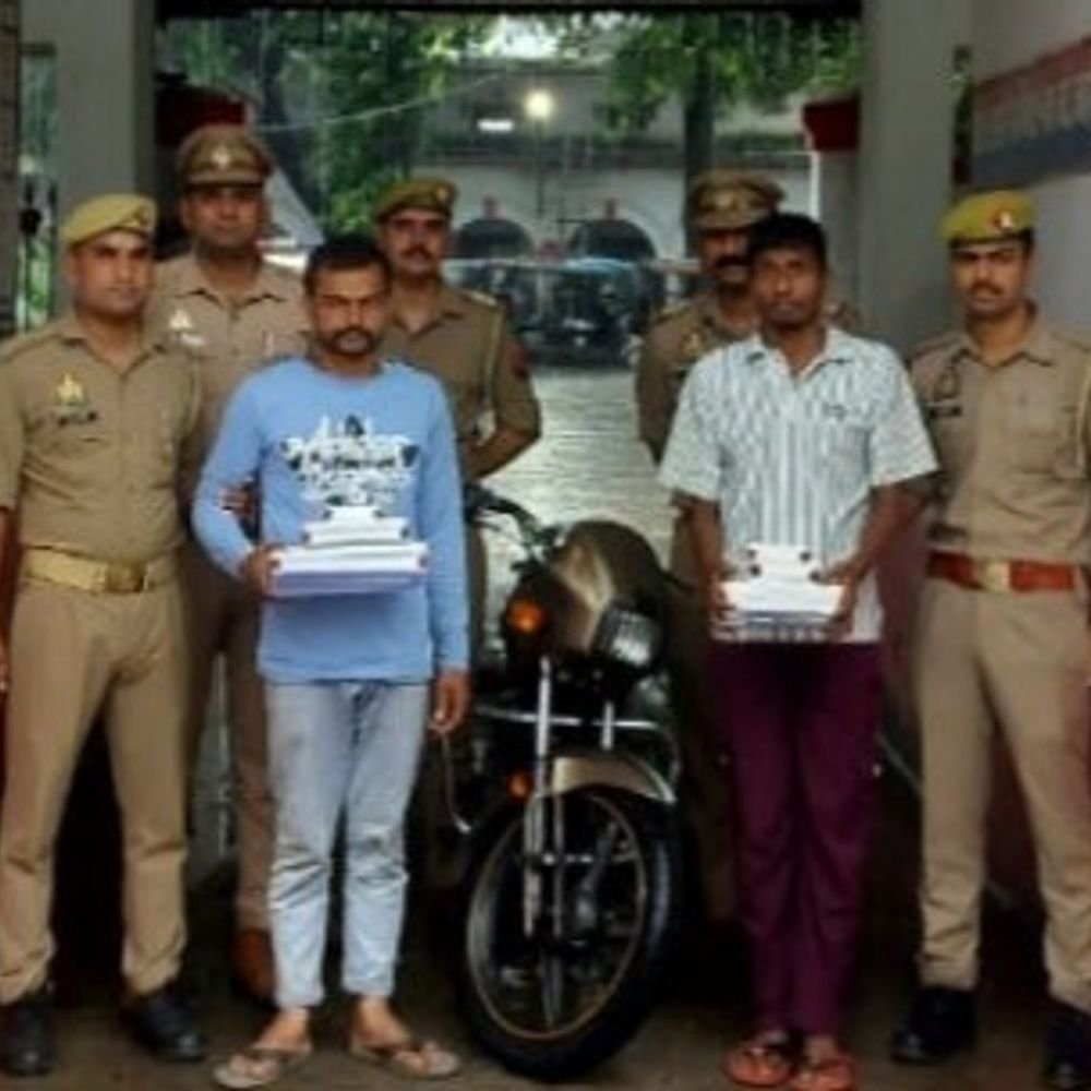 ज्वैलरी दुकान से चोरी का 24 घंटे में खुलासा:पीलीभीत में ग्राहक बनकर ब्रेसलेट चुराने वाले 2 गिरफ्तार