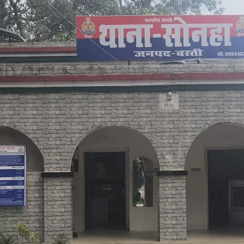 38 हजार के कर्ज पर 1.45 लाख चुकाए:बस्ती में 8.60 लाख का फर्जी चेक लगाने का आरोप, पुलिस ने केस दर्ज किया