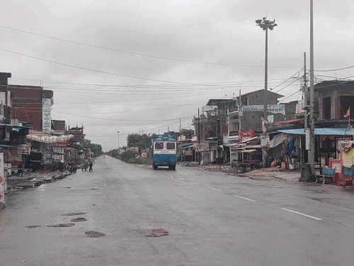 आजमगढ़ में बूंदाबांदी:31 किलोमीटर की स्पीड से हवा बह रही, आसमान में बादल, 29 सितंबर तक बारिश का अलर्ट