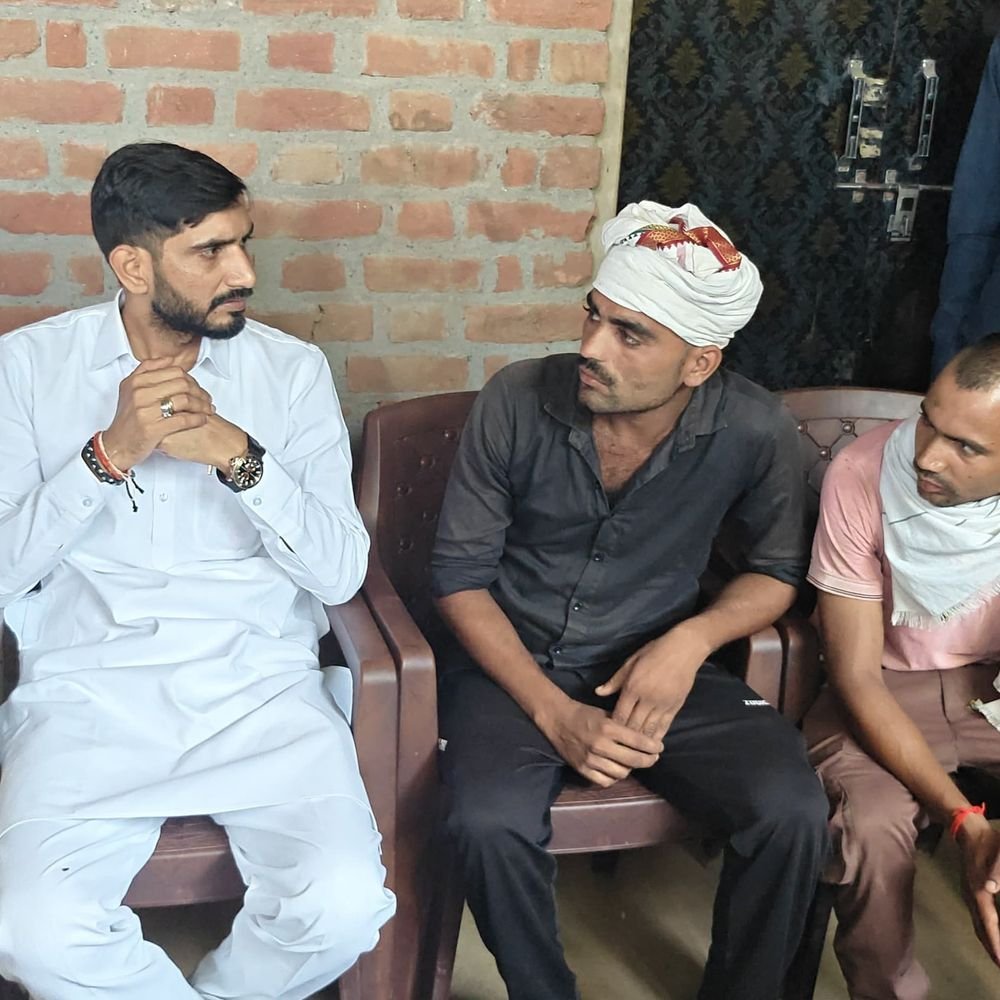 बागपत हादसे के पीड़ित परिवारों से मिले सांसद आदित्य यादव:परिजनों को ढांढस बंधाया, घायलों का हाल जाना, मदद का भरोसा दिया