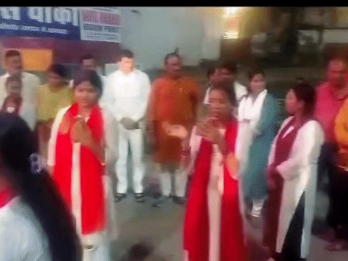 नुक्कड़ नाटक से ‘जनता तक सरकार’:जेन जी को जोड़ने की कोशिश, प्रयागराज में भाजपा ने उपलब्धियों की दिखाई झलक