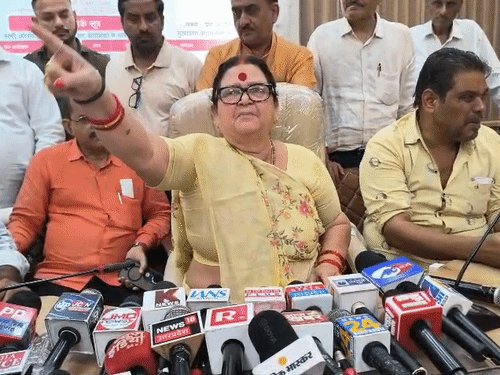 'जलभराव-टूटी सड़कों का ठीकरा मेरे सिर क्यों फोड़ा':महापौर बोलीं-नगर आयुक्त गंगाजल उठाकर कह दें,बागी पार्षदों के यहां काम रोकने को कहा