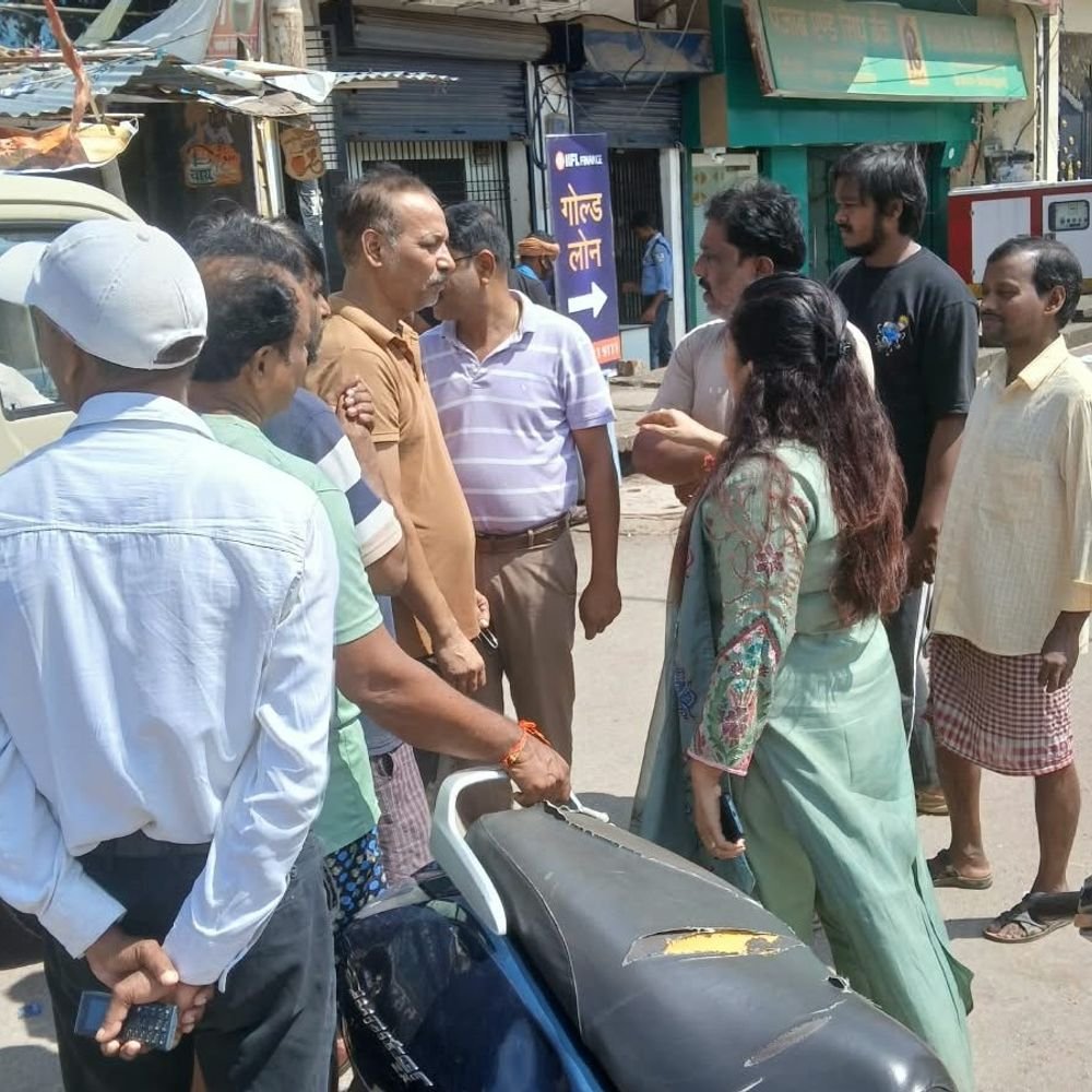 फरेंदा रोड पर पानी निकासी की समस्या,:अध्यक्ष ने इंदिरा नगर में गिरे पेड़ को लेकर अधिकारियों को दिए निर्देश
