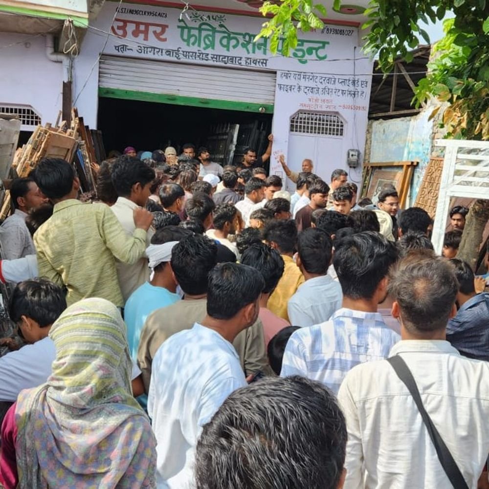हाथरस में रिटायर फौजी-पत्नी की गला काटकर हत्या घर में:गेट नहीं खुलने पर हुआ शक, घर में खून से लथपथ मिले शव