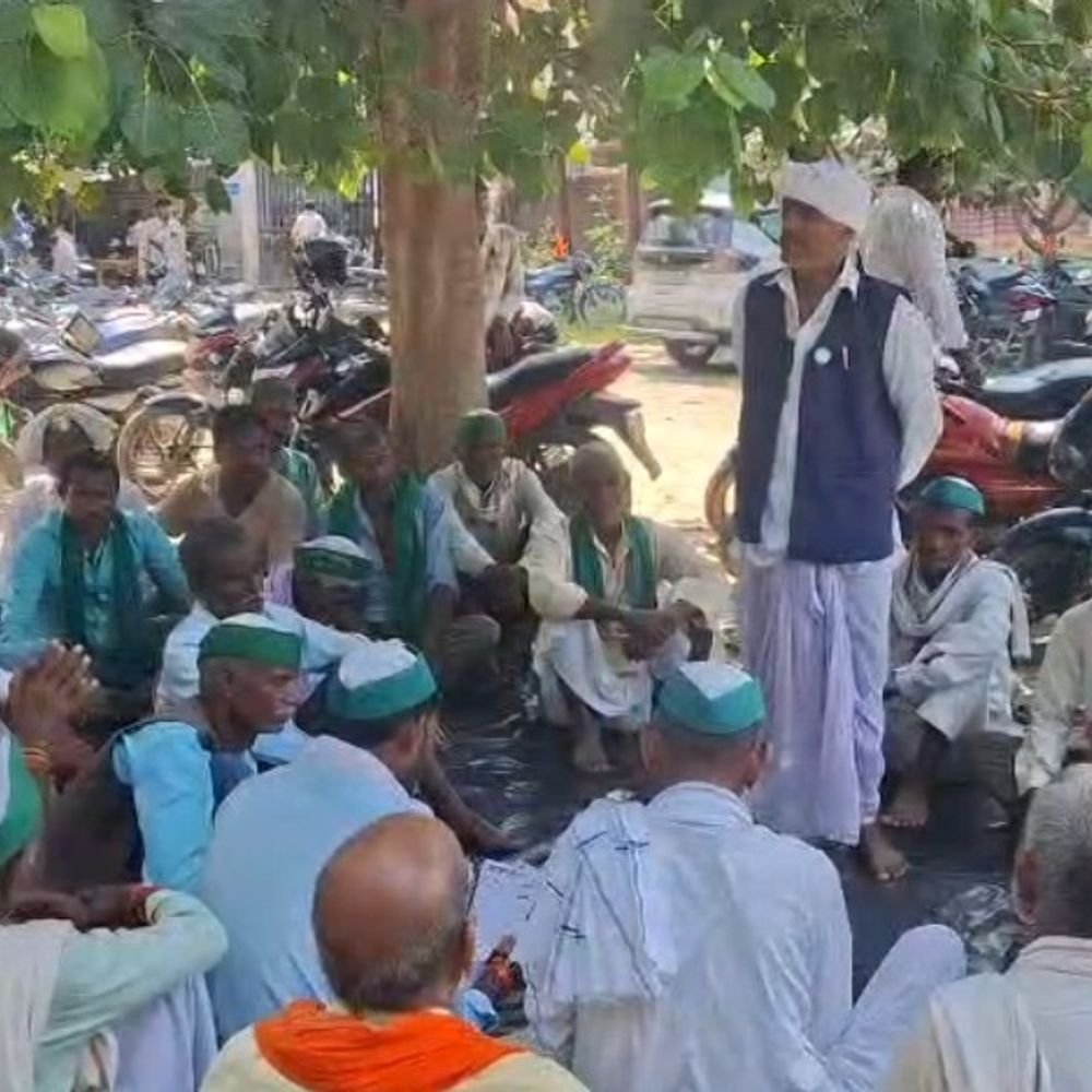 श्रावस्ती में भाकियू टिकैत का किसानों की समस्याओं पर प्रदर्शन:गाइड बांध, जर्जर सड़क, बिजली, धान-गेहूं क्रय केंद्र की मांग, एसडीएम को ज्ञापन सौंपा