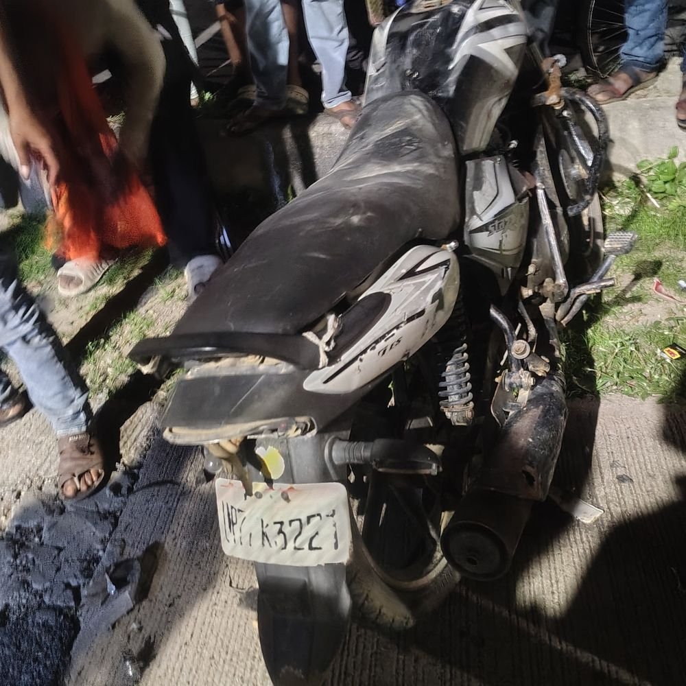 कानपुर देहात में ट्रैक्टर-बाइक की टक्कर में एक की मौत:रॉन्ग साइड से आ रहा था ट्रैक्टर, एक की मौत; दूसरा गंभीर घायल