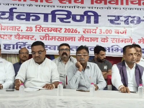 व्यापारियों को काले झंडे बेचने से पुलिस ने किया मना:मेरठ संयुक्त व्यापार संघ अध्यक्ष नवीन गुप्ता बोले- आंदोलन जारी रहेगा