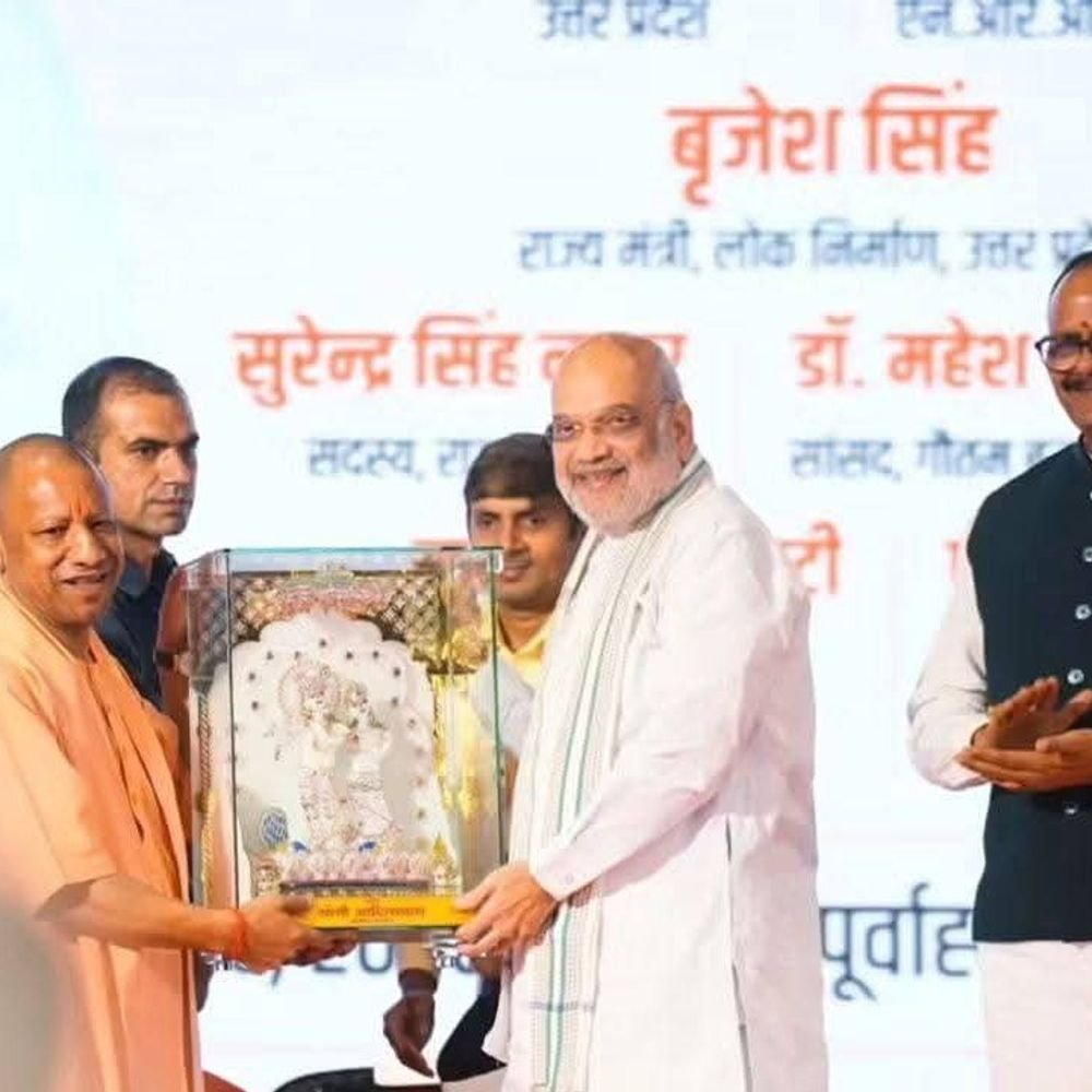 यूपी ट्रेड-शो में सुजानगंज की 'एटमबम' मिठाई ने खींचा ध्यान:केंद्रीय मंत्री जितिन प्रसाद ने की तारीफ, राष्ट्रपति-PM भी चख चुके हैं स्वाद