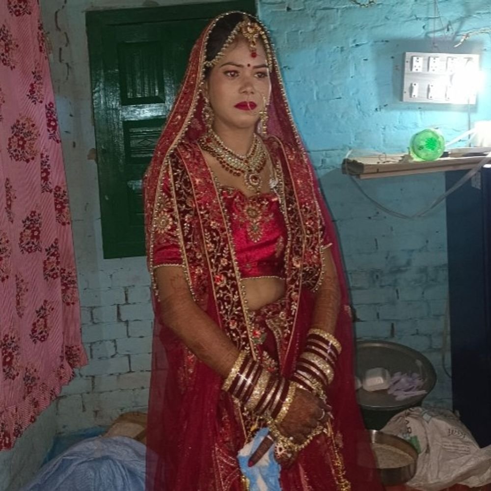 शादी के 4 महीने बाद विवाहिता ने लगाई फांसी:मायके वालों ने प्लाट-चेन की मांग पूरी न होने पर हत्या का लगाया आरोप, पति समेत 7 पर FIR