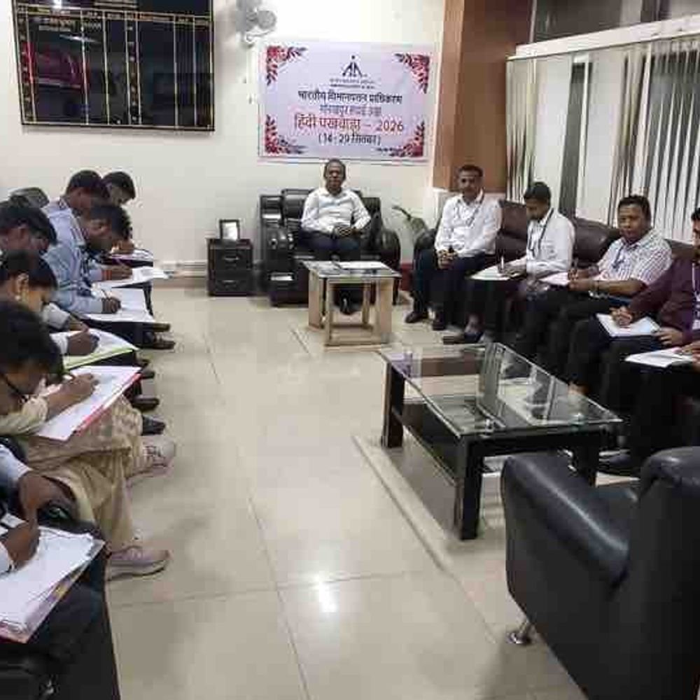 अफसर-कर्मचारियों ने 60 मिनट में दिखाया हिंदी लेखन-अनुवाद कौशल:गोरखपुर एयरपोर्ट में हिंदी पखवाड़ा मनाया, प्रतियोगिता हुई