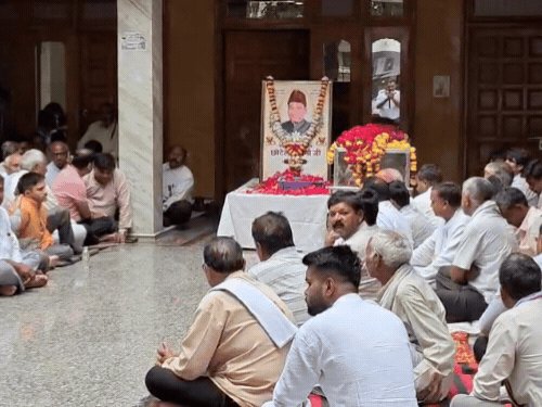 भाजपा विधायक का पार्थिव शरीर आवास पहुंचा:दोपहर 12 बजे से अंतिम यात्रा, नगला देवहंस में होगा अंतिम संस्कार