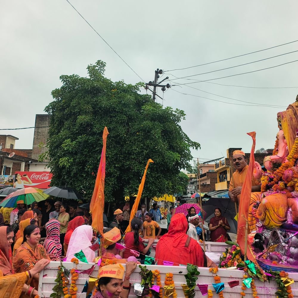 घाटमपुर में बारिश के बीच गणपति विसर्जन की धूम:पतारा में डीजे की धुन पर थिरके भक्त, जगह-जगह प्रतिमा का पूजन, भक्तों ने लगाए स्टॉल