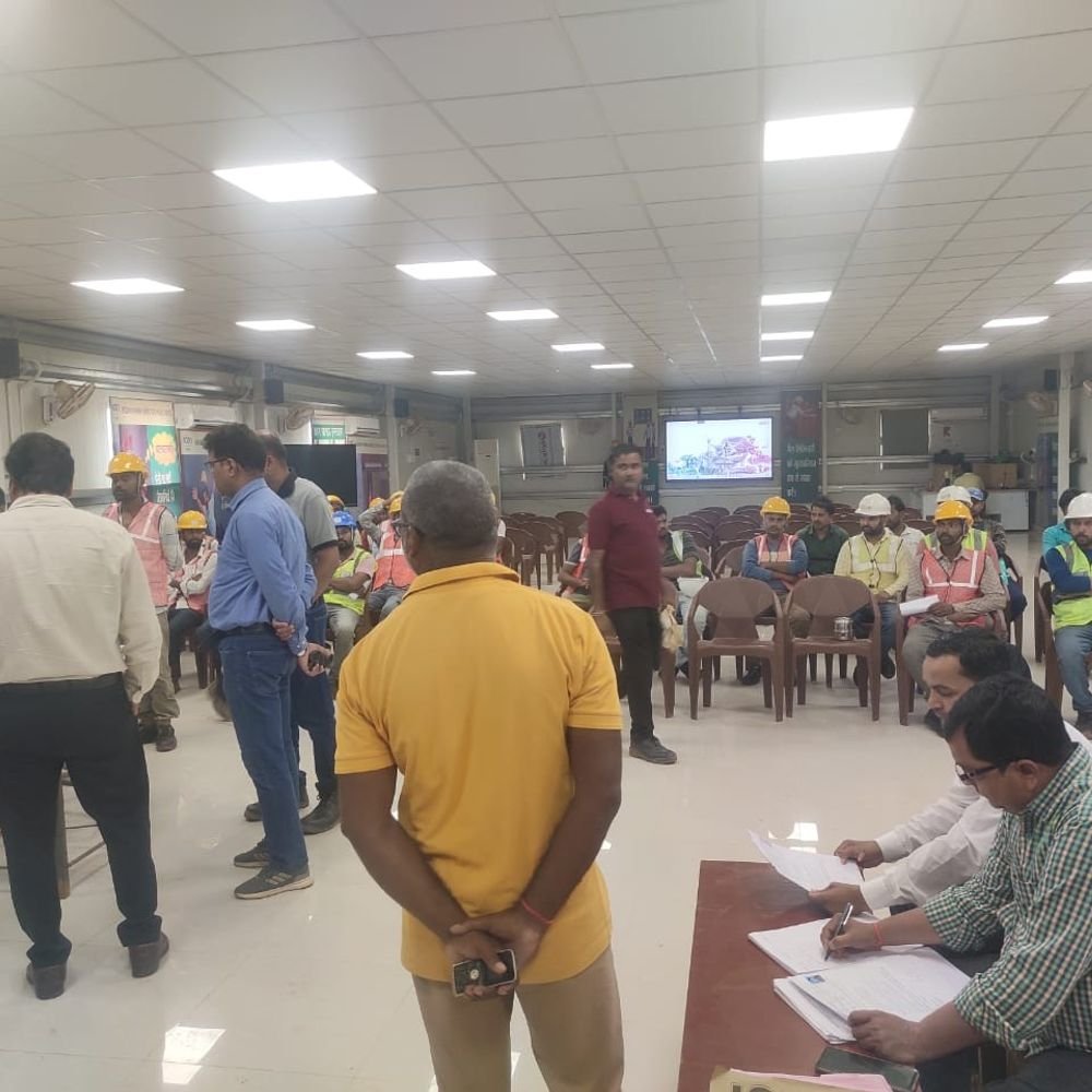 अडानी पावर प्लांट में 300 से ज्यादा श्रमिकों का स्वास्थ्य:मिर्जापुर में सेवा संकल्प अभियान के तहत लगा शिविर, दवाएं बांटी गईं