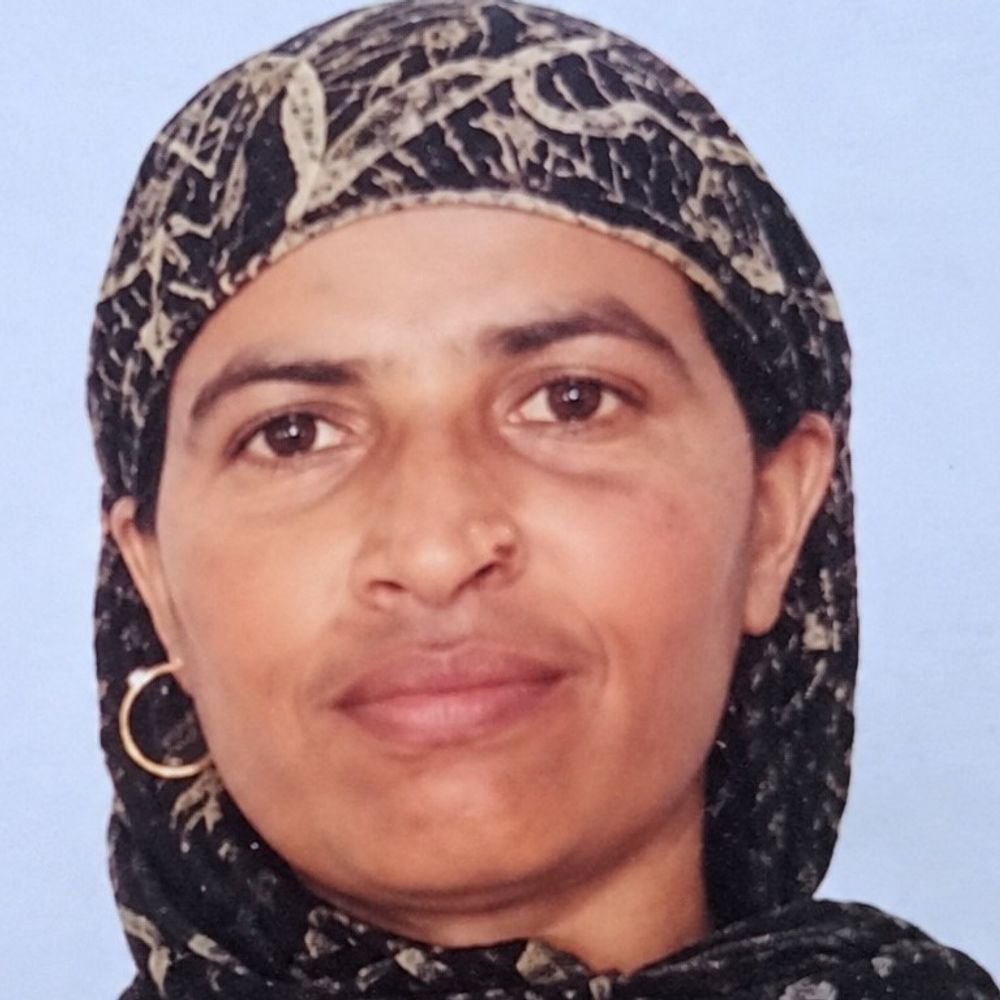मिनी ट्रक की टक्कर से बाइक सवार महिला की मौत:दादी की तबीयत खराब होने पर मायके जा रही थी सनव्वर, पांच बच्चों की मां थी मृतका