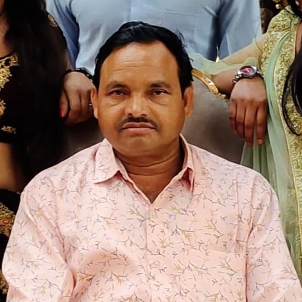 झांसी में रोड एक्सीडेंट, सफाईकर्मी का सिर धड़ से अलग:ड्यूटी जाते हुए हुआ हादसा, 10 फीट दूर मिला सिर, ट्रक चालक फरार