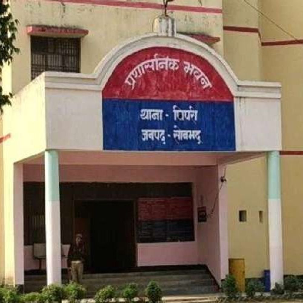 सोनभद्र में सिपाही पति समेत 4 पर केस:पत्नी का आरोप- जातिसूचक शब्द कहकर अपमानित किया, मारपीट की; 25 लाख दहेज मांगा
