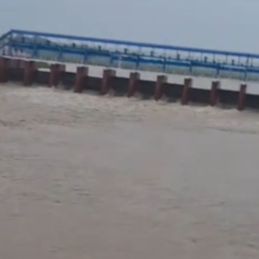 सिद्धार्थनगर में 24 घंटे से रुक रुक बारिश:बानगंगा नदी खतरे के निशान से नीचे, तापमान 23-24 डिग्री तक गिरा