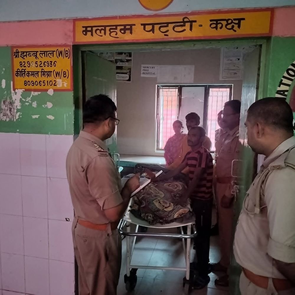 सीतापुर में बारिश में कच्चा मकान गिरा, महिला की मौत:मलबे में दबकर तोड़ा दम, पुलिस ने शव को पोस्टमॉर्टम के लिए भेजा