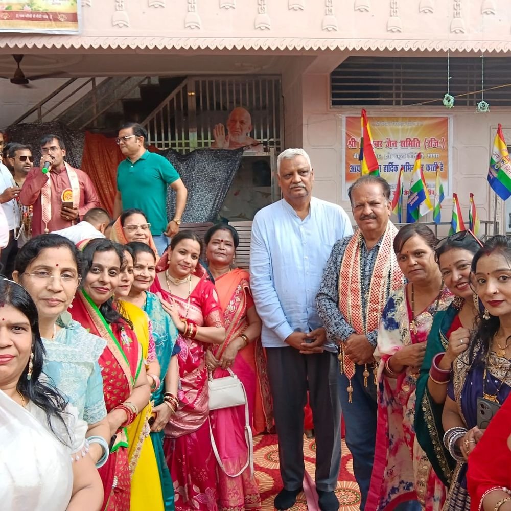 आगरा के जैन मंदिर में बनेगा आकर्षक मुख्य द्वार:मंदिर समिति ने विधायक डॉ. धर्मपाल सिंह को सौंपा मांग पत्र
