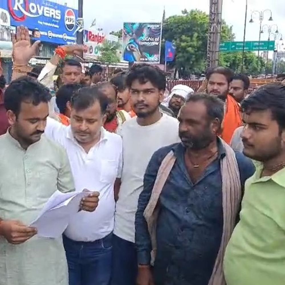 लखनऊ में विश्व हिंदू परिषद का विरोध प्रदर्शन:काकोरी में युवती के अपहरण मामले कार्रवाई न करने का आरोप , प्रदर्शनकारी बोले-पुलिस शिकायतकर्ता को कर रही है परेशान