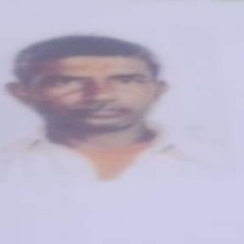 शाहजहांपुर में बारिश के दौरान कच्ची दीवार गिरी:मलबे में दबे व्यक्ति की इलाज के दौरान मौत, भैंस को चारा डालते समय हुआ हादसा