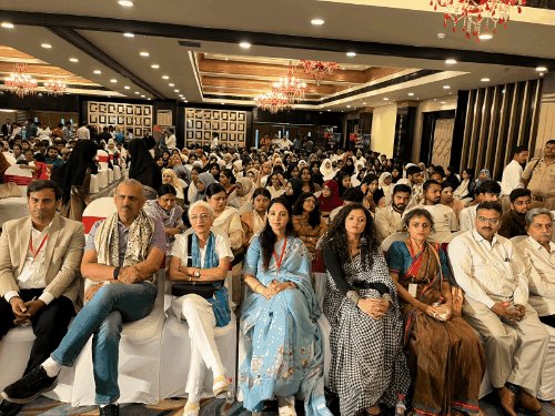 कानपुर में सपा का GEN-Z NEO संवाद:स्टूडेंट्स ने पूछे सवाल, नेताओं ने दिए जवाब, पूर्व सांसद अन्नू टंडन और MLA रागिनी सोनकर भी पहुंची