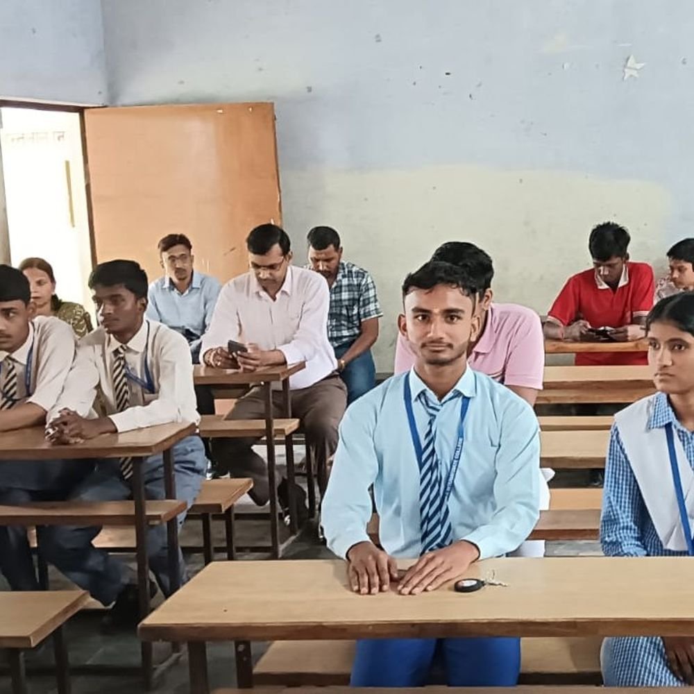भारत को जानो प्रतियोगिता में अविरल-दीपक और अभिषेक-कृष्ण कुमार प्रथम:मिर्जापुर में भारत विकास परिषद ने किया आयोजन