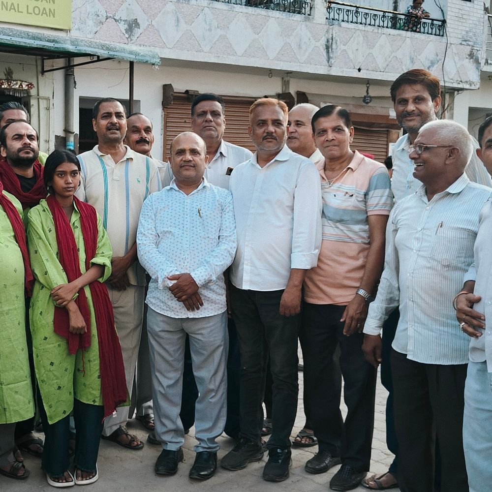 गंगागंज तिराहे पर नुक्कड़ नाटक:कलाकारों ने लोगों को सरकारी योजनाओं के प्रति किया जागरूक