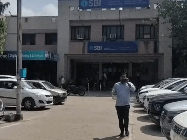 आगरा में 3 दिन की बैंक हड़ताल टली:450 से ज्यादा सरकारी बैंक शाखाओं में आज सामान्य कामकाज, व्यापारियों और ग्राहकों को राहत