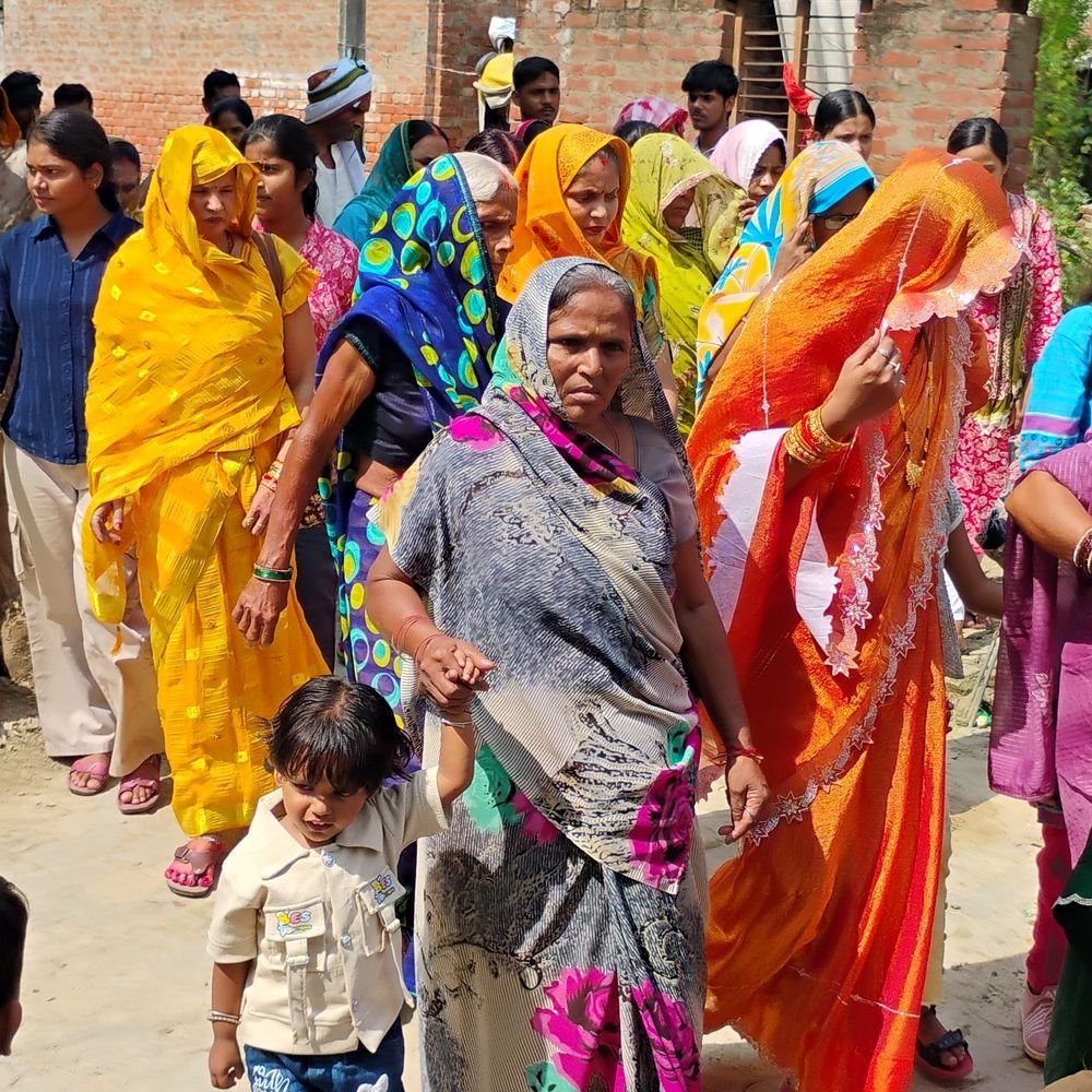 अयोध्या में धार्मिक आयोजन:सुख-समृद्धि की कामना के लिए निकाली शोभायात्रा, बांटा प्रसाद