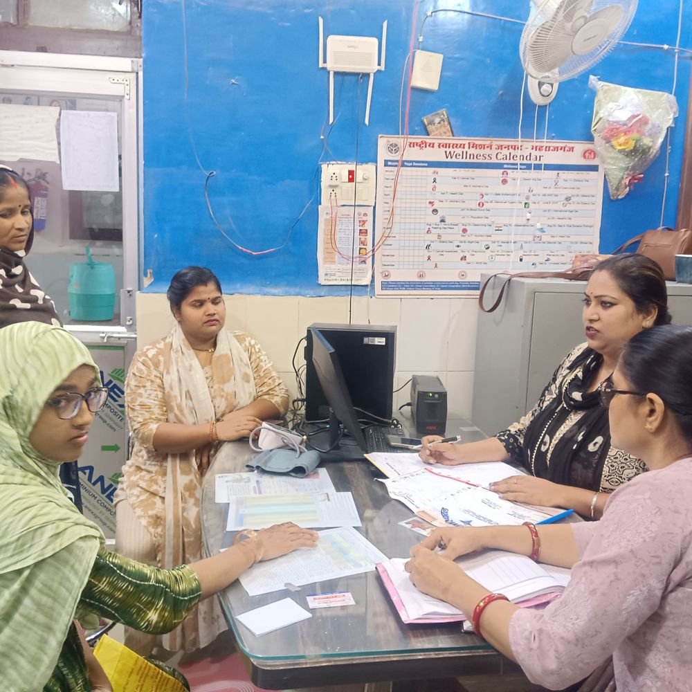 महराजगंज CHC में बढ़े खांसी-जुकाम और बुखार के मरीज:बदलते मौसम और बारिश से बढ़ी संख्या; डॉक्टर ने दी सावधानी बरतने की सलाह